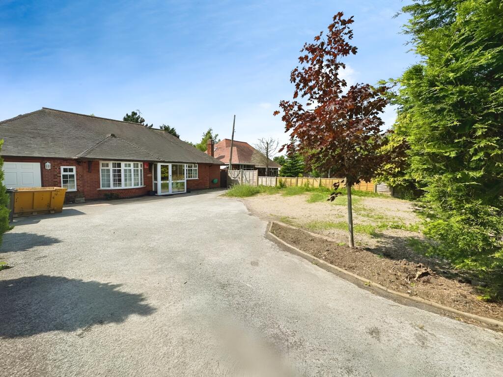 Main image of property: 288 Nuneaton Road, Bulkington, Bedworth, Warwickshire CV12 9RZ