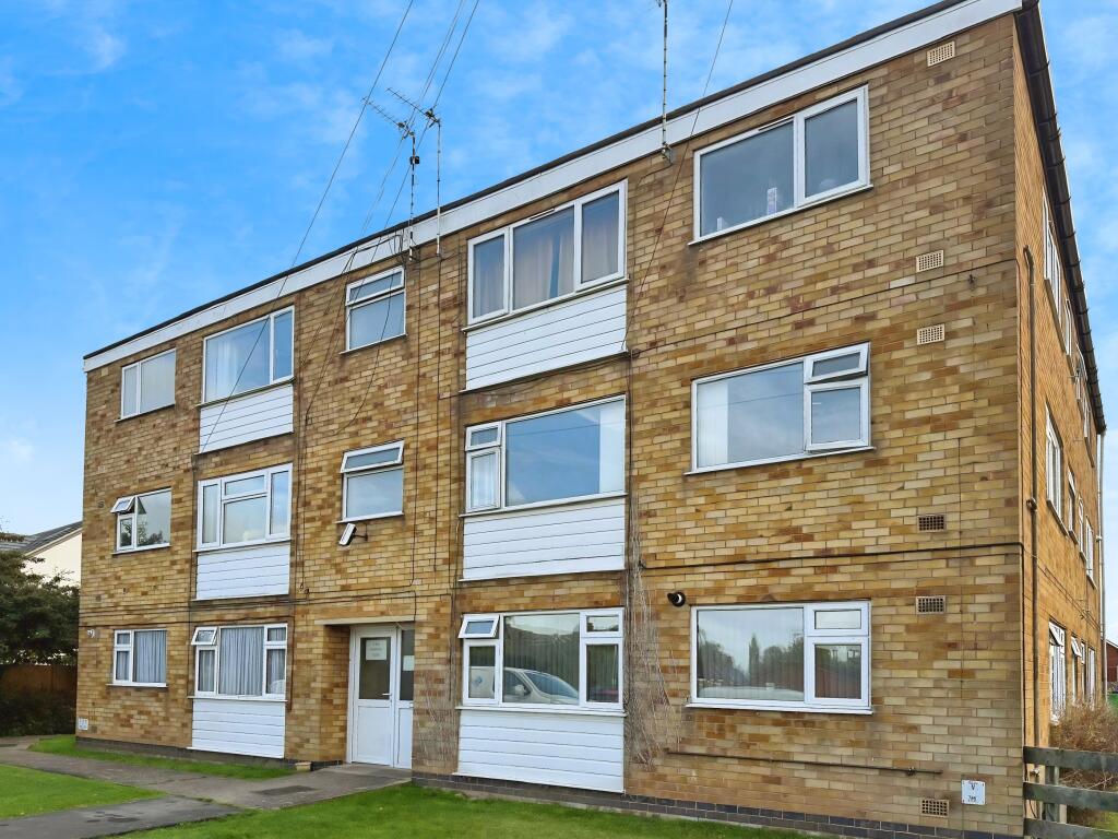 Main image of property: 5 Stafford Close, Bulkington, Bedworth, Warwickshire CV12 9QX