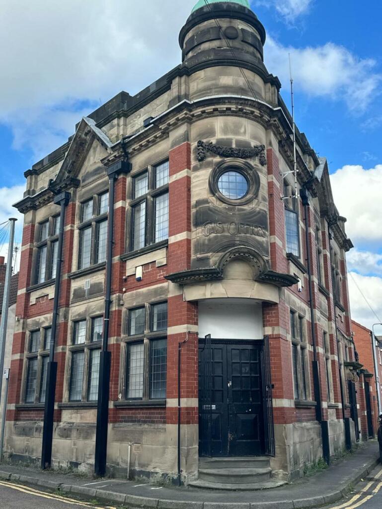 4 bedroom end of terrace house for rent in Church Walk, Worksop, S80