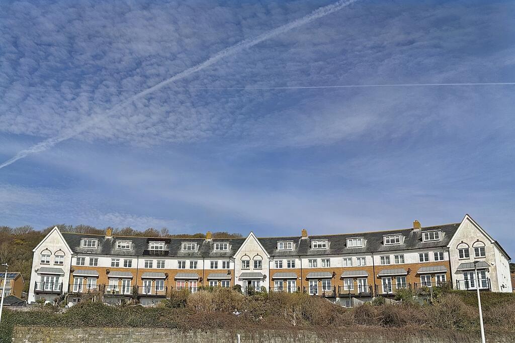 4 bedroom town house for sale in Dolphin House, Lower Corniche, Hythe