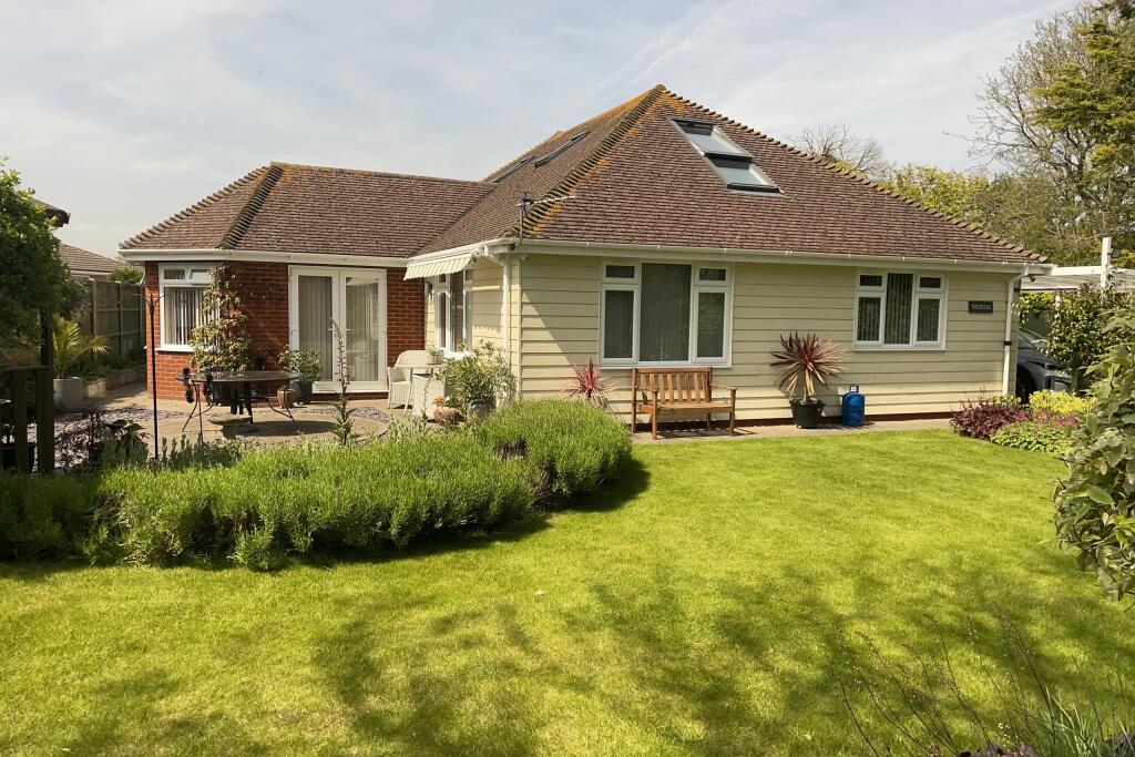 4 bedroom bungalow for sale in Trevellas, St. Andrews Road, Littlestone