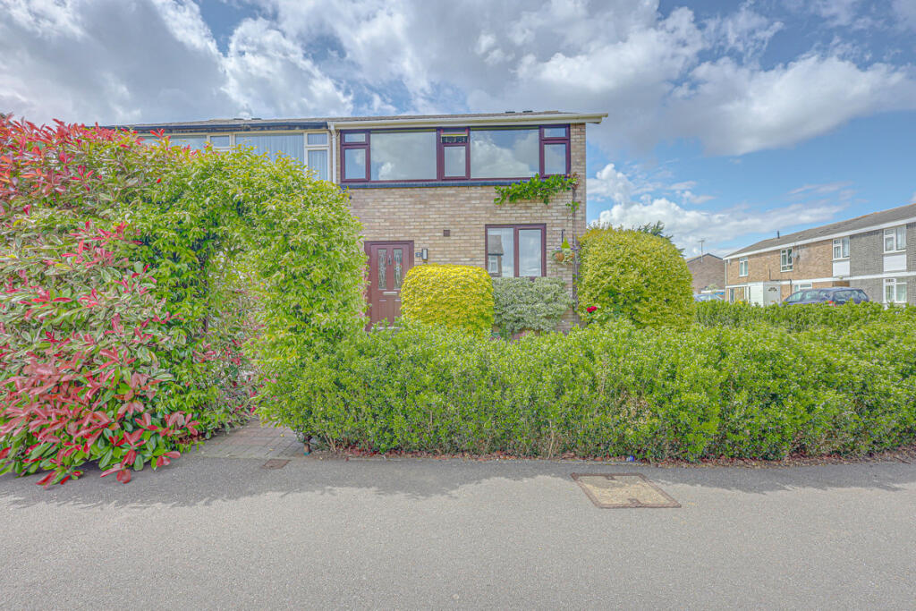 4 bedroom semidetached house for sale in Rise Park, Basildon, SS15