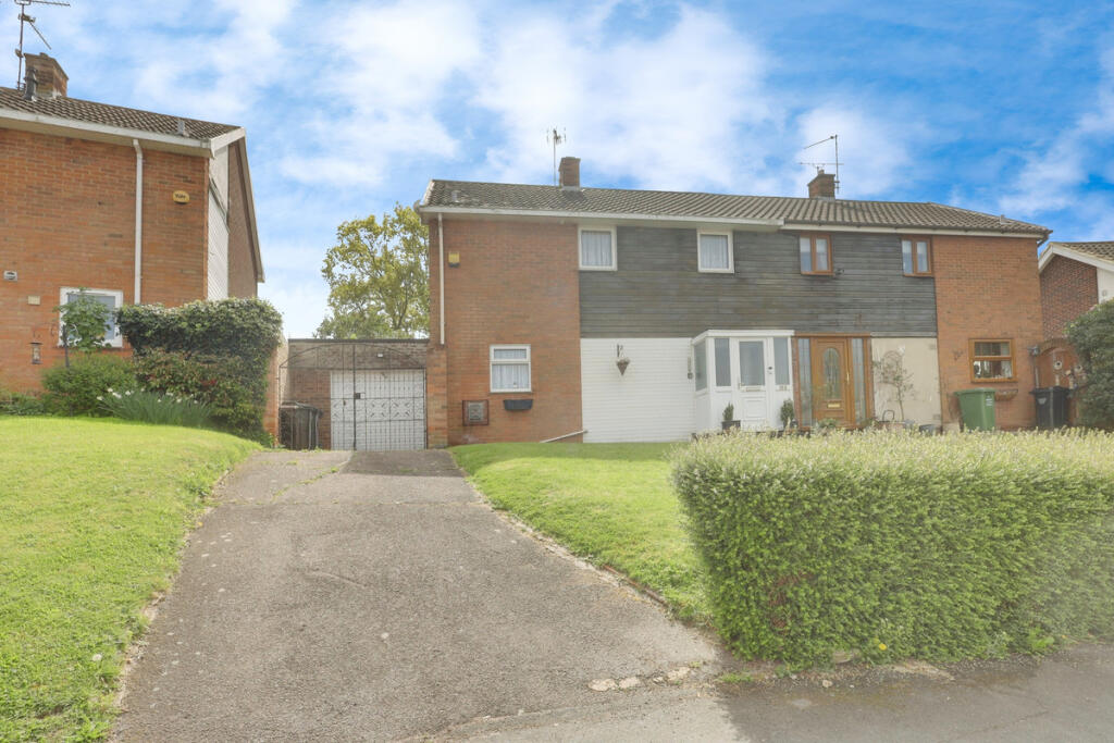 Main image of property: Rantree Fold, Basildon, SS16