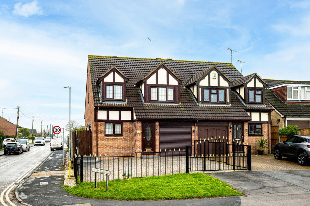 Main image of property: London Road, Wickford, SS12