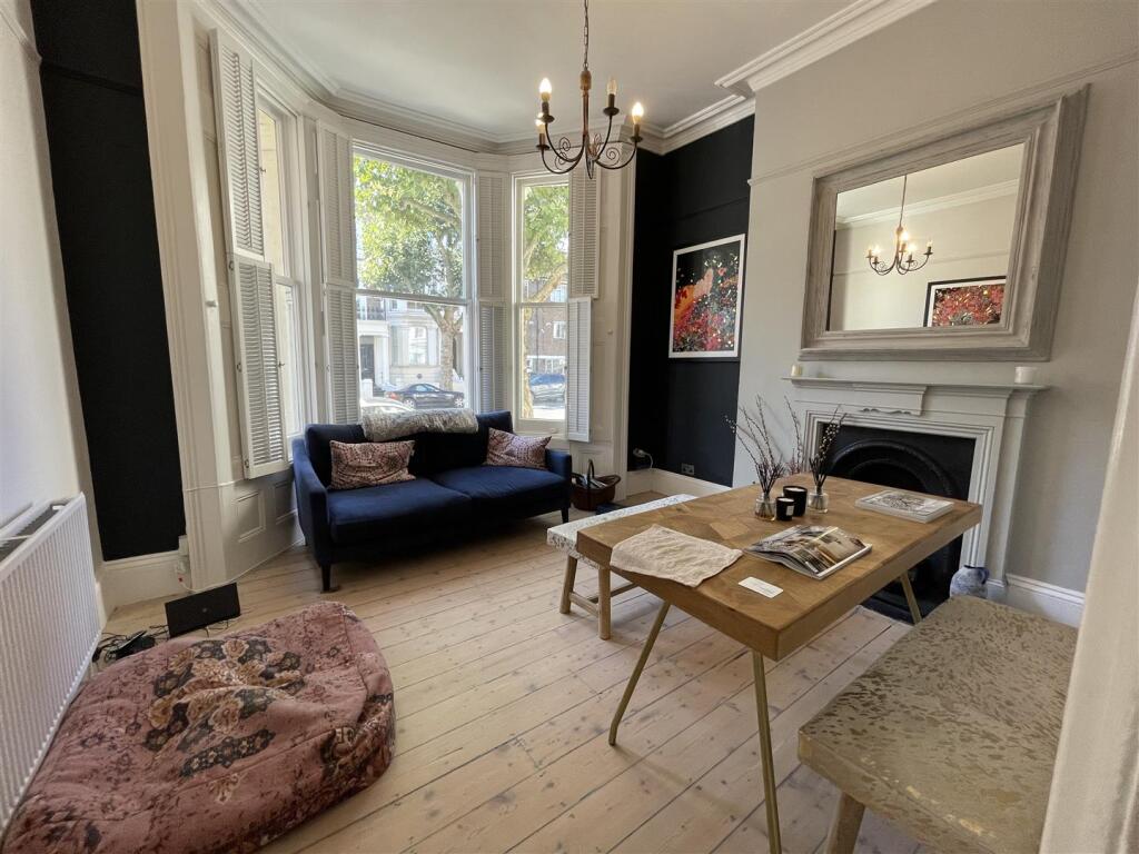 1 bedroom flat for sale in Warwick Avenue, London, W9