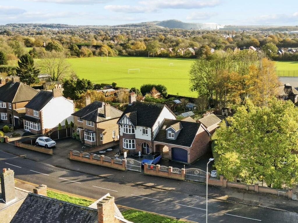 5 bedroom detached house for sale in Forest Road, Coalville, LE67