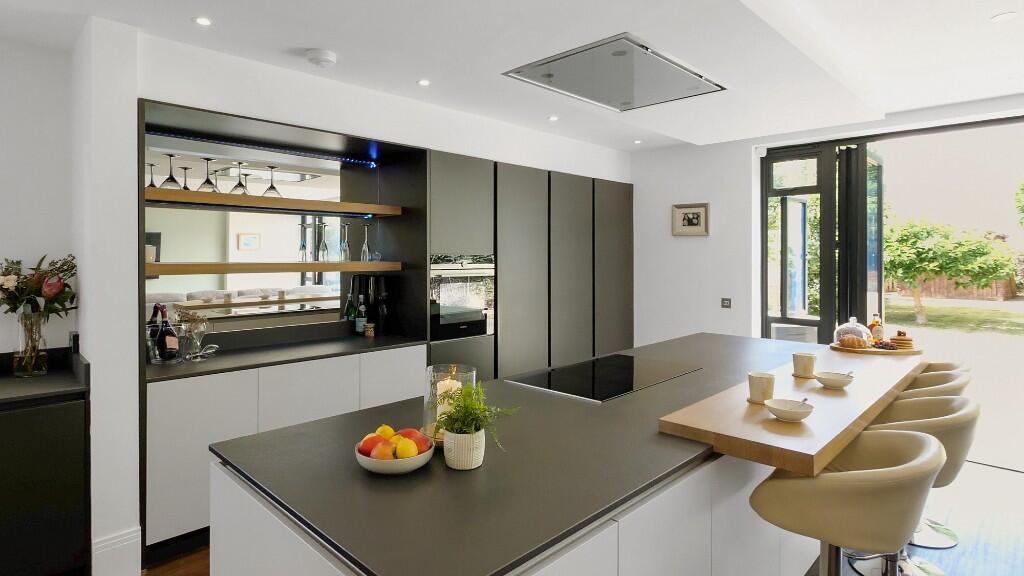 Main image of property: Bloomfield Road, Harpenden, Hertfordshire, AL5