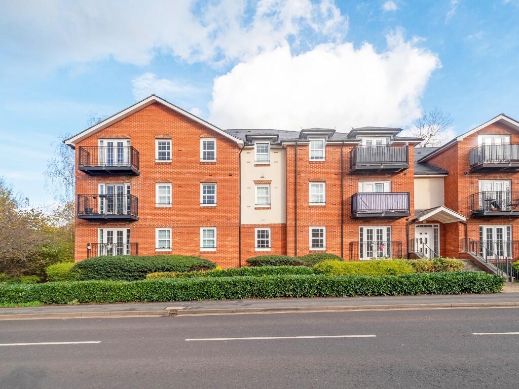 Main image of property: 42 Stephens Court, Station Road, Harpenden, Hertfordshire, AL5