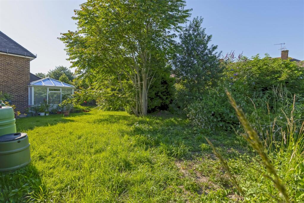Additional property image - Cumbrian Close, Worthing, BN13 2JF