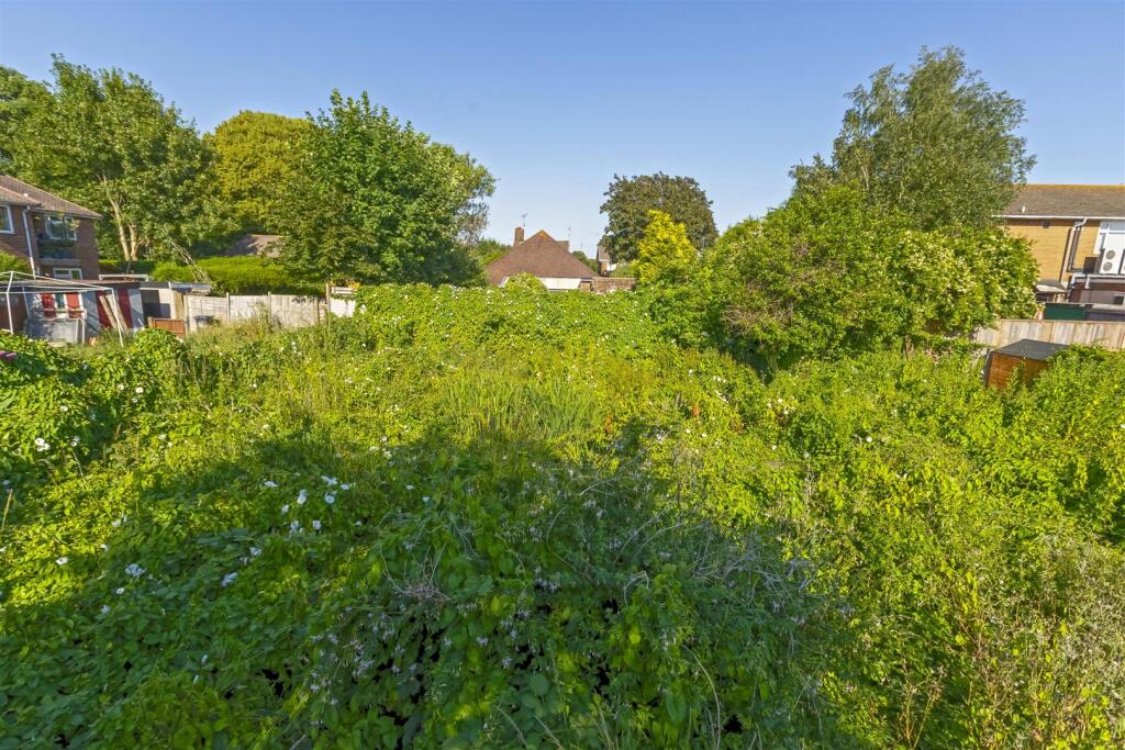 Additional property image - Cumbrian Close, Worthing, BN13 2JF
