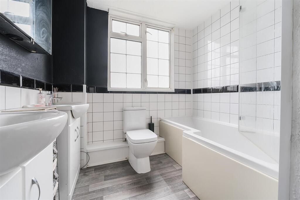 Additional property image - Ashacre Lane, Worthing, BN13 2DH
