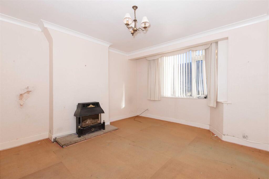 Additional property image - King Edward Avenue, Worthing, BN14 8DG