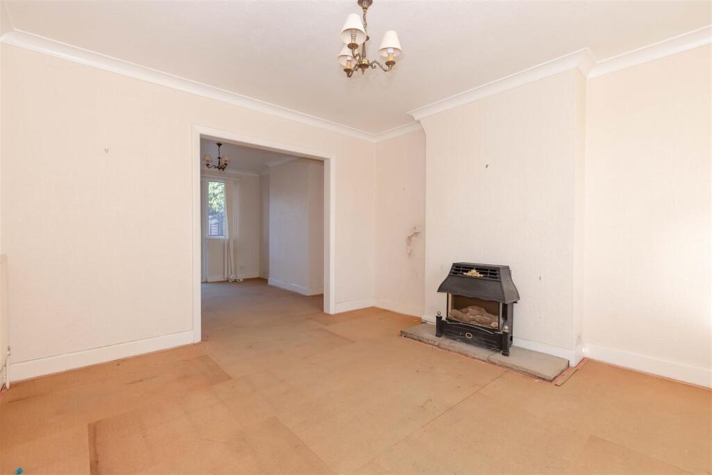 Additional property image - King Edward Avenue, Worthing, BN14 8DG