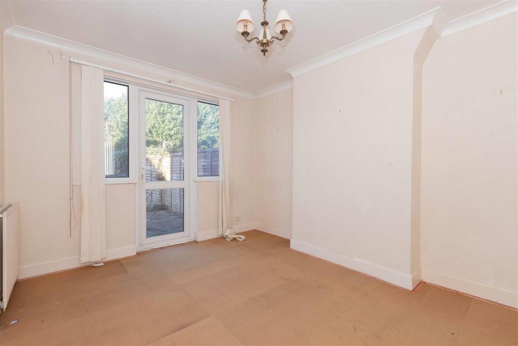 Additional property image - King Edward Avenue, Worthing, BN14 8DG