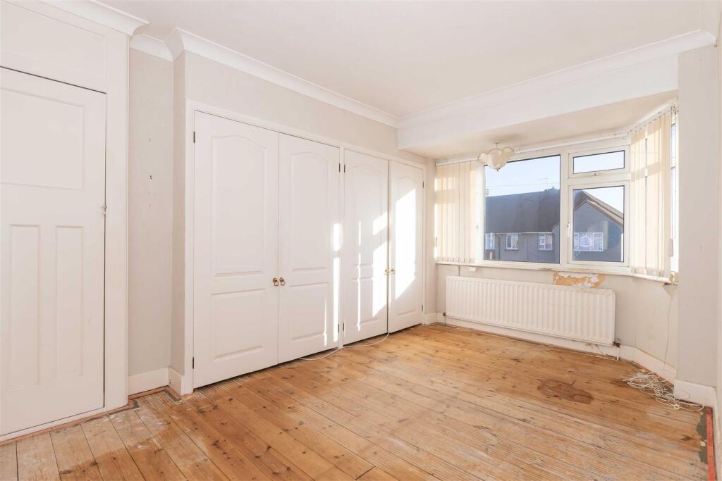Additional property image - King Edward Avenue, Worthing, BN14 8DG