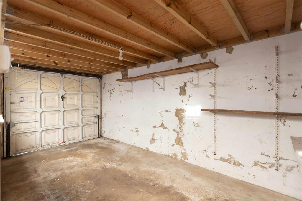Additional property image - King Edward Avenue, Worthing, BN14 8DG