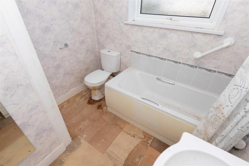 Additional property image - King Edward Avenue, Worthing, BN14 8DG