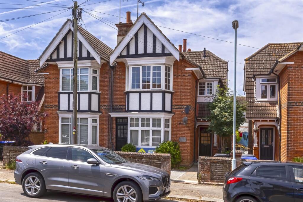 Main image of property: Pembury Road, Worthing, BN14 7DN