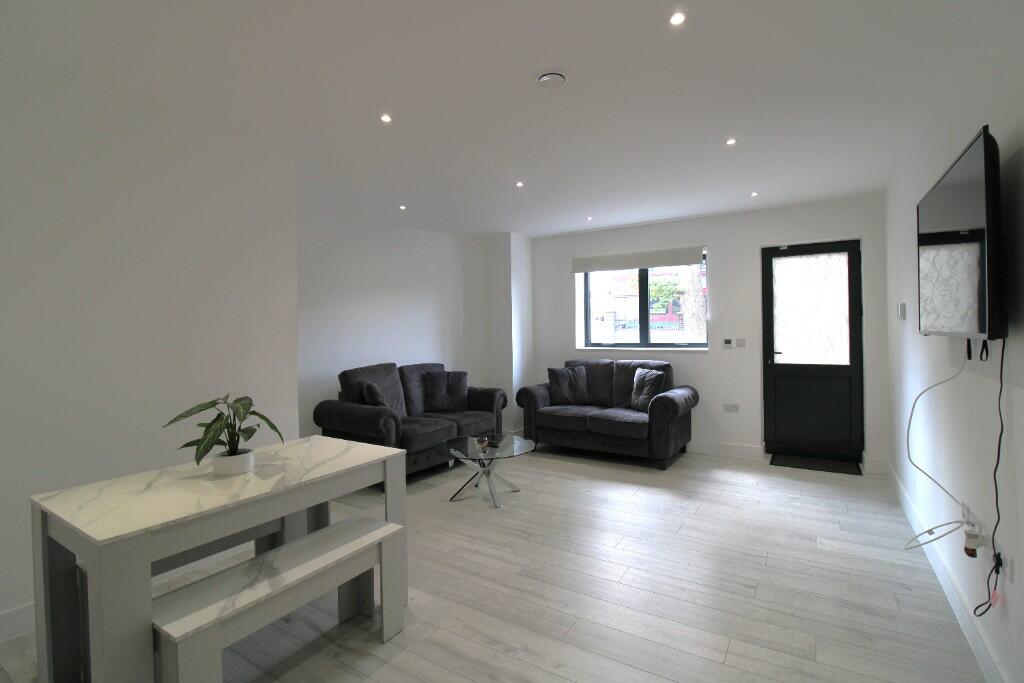 Main image of property: Queens Walk, London, NW9