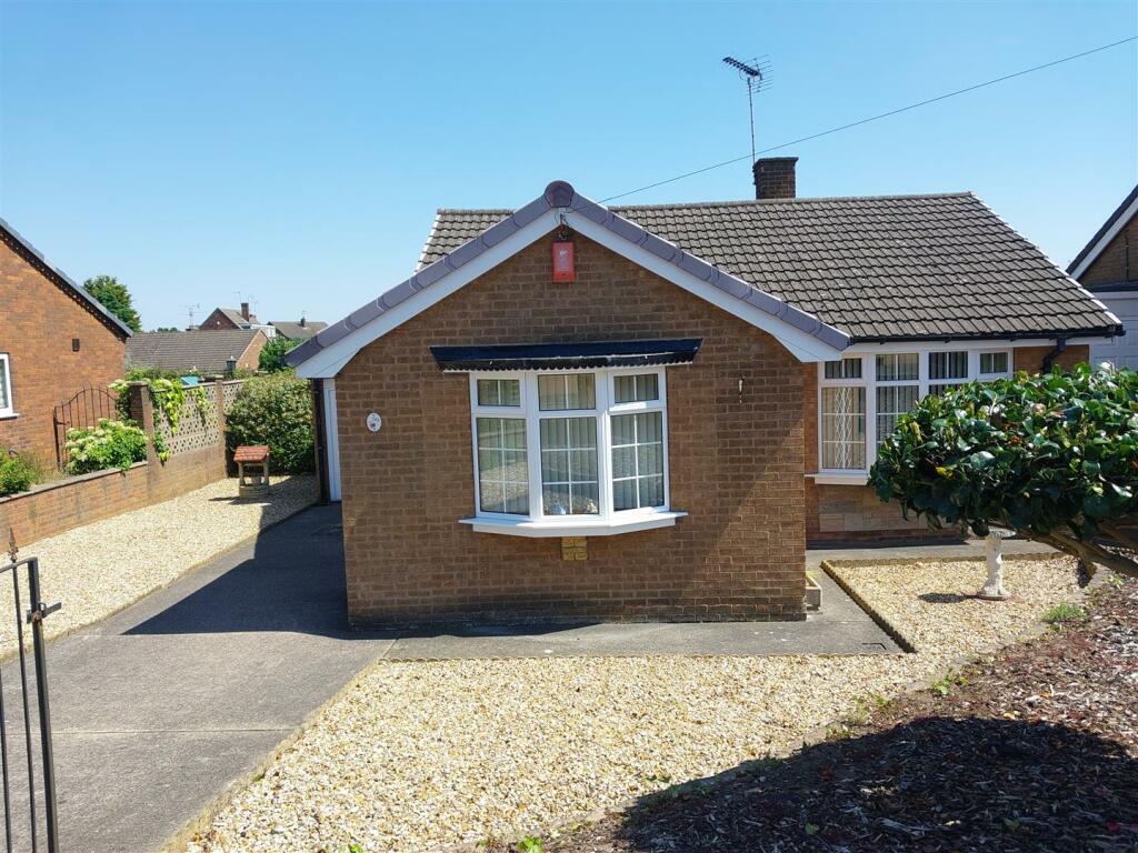 2 bedroom detached bungalow for sale in Derwent Avenue, Mansfield, NG18