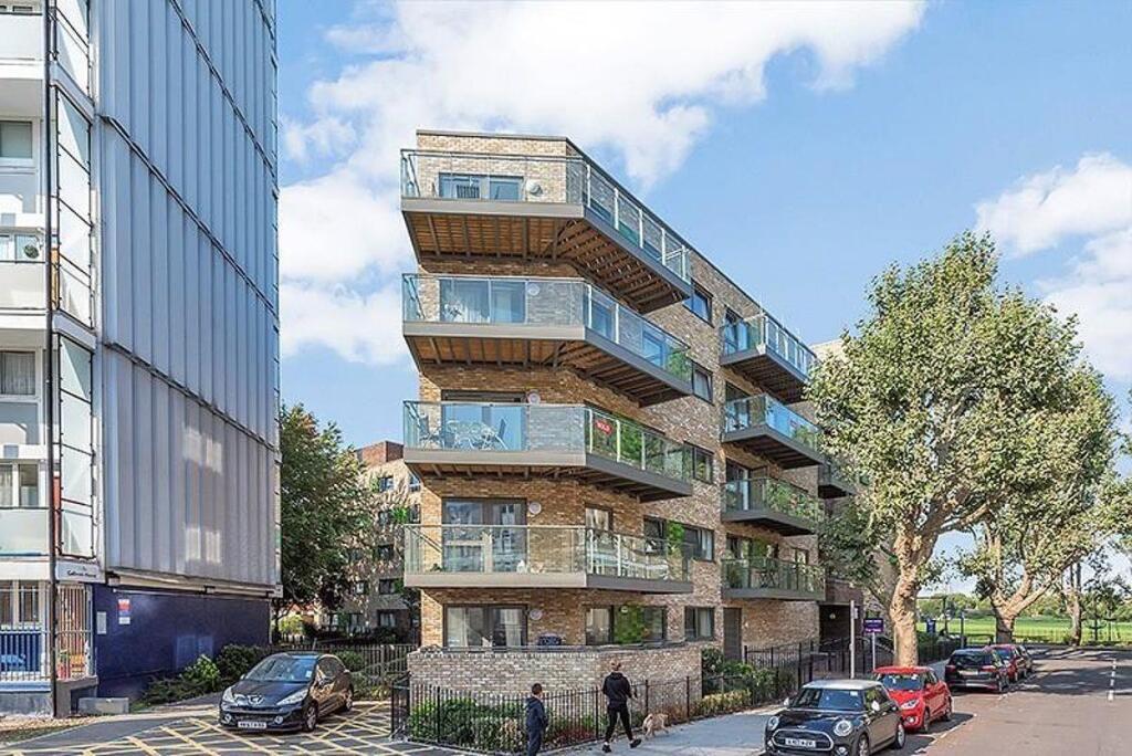 Main image of property: Eden Apartments, 3 Glengarnock Avenue, London, Greater London, E14
