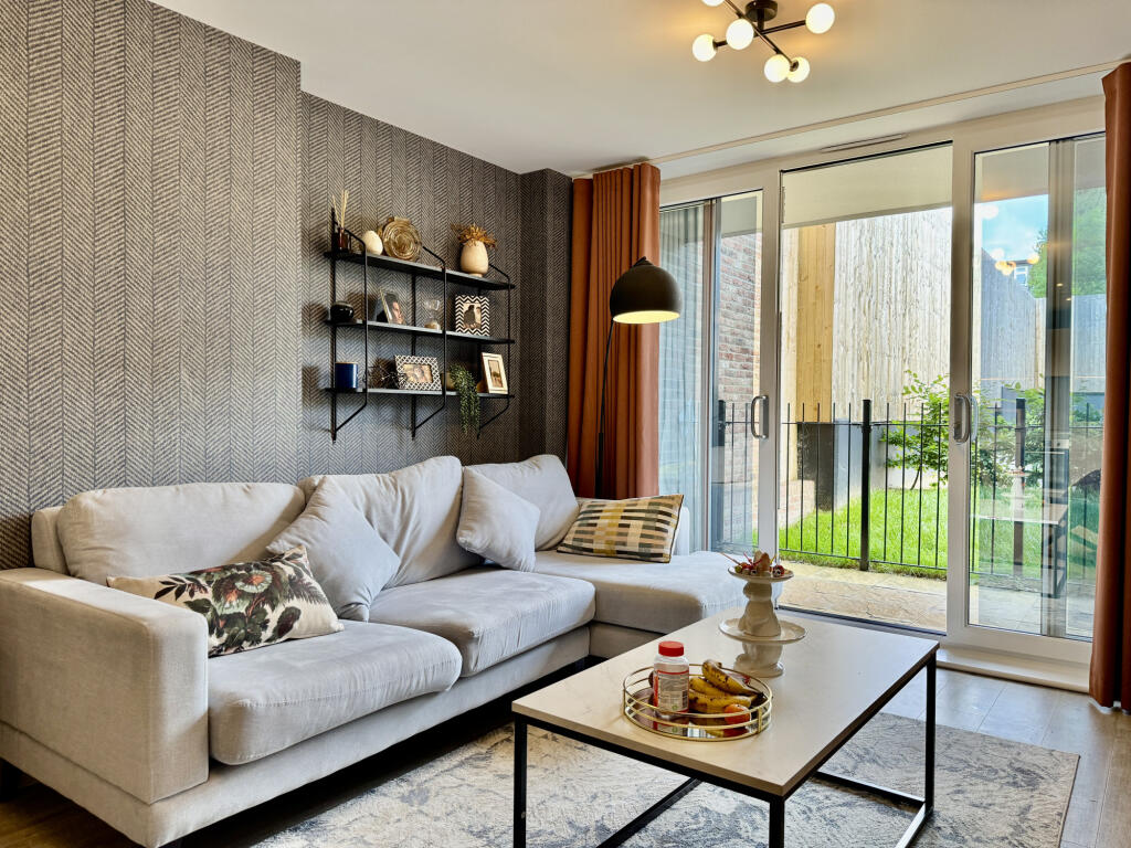 Main image of property: 425 St. Albans Road, Watford, Hertfordshire, WD24