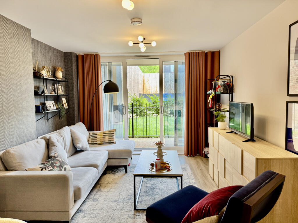 Main image of property: 425 St. Albans Road, Watford, Hertfordshire, WD24