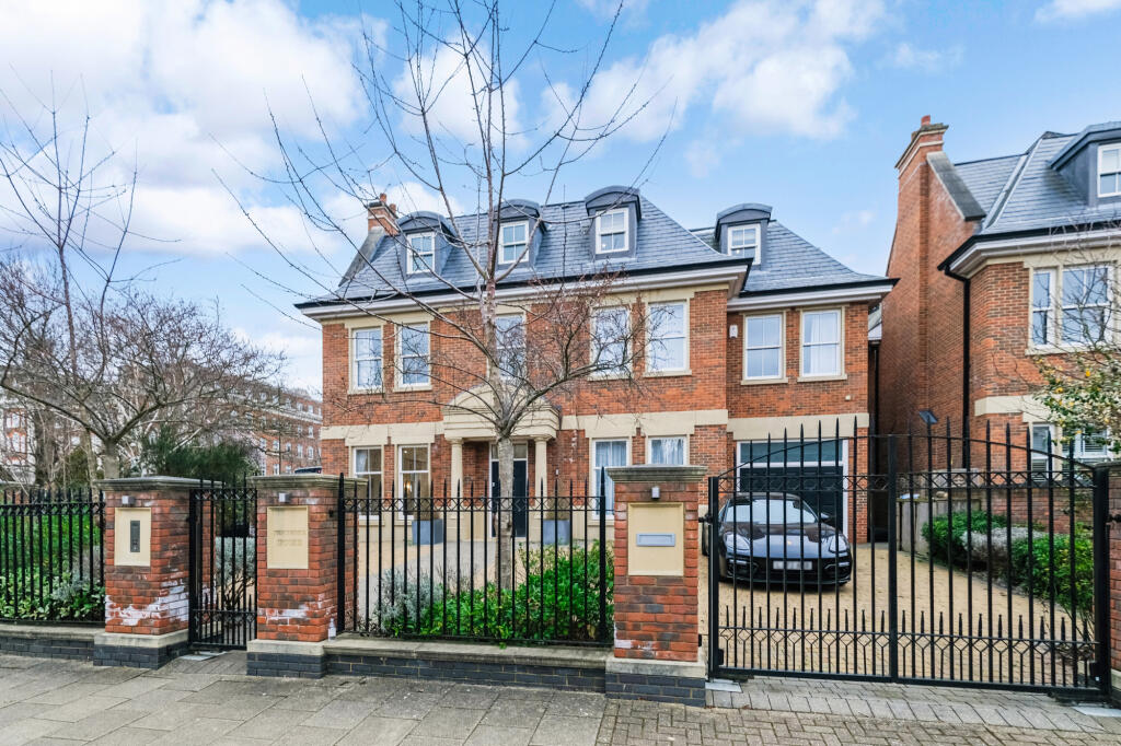 Main image of property: Roedean Crescent, London, SW15