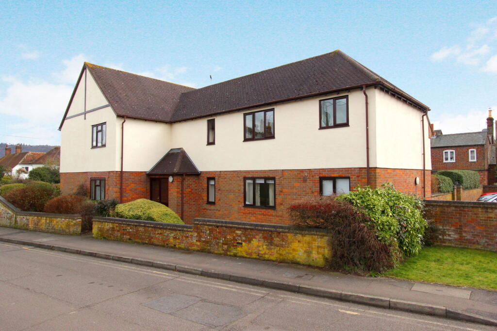 Main image of property: Chiltern Road, Wendover, Aylesbury, HP22 6DW