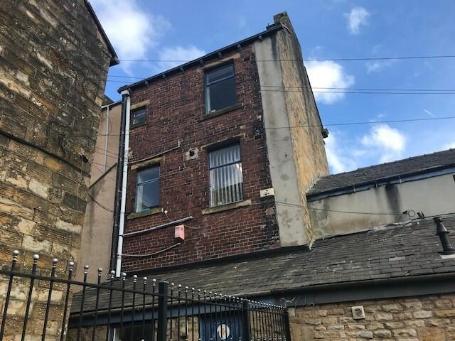 Additional property image - 33a Parker Lane, Burnley, BB11 2BU