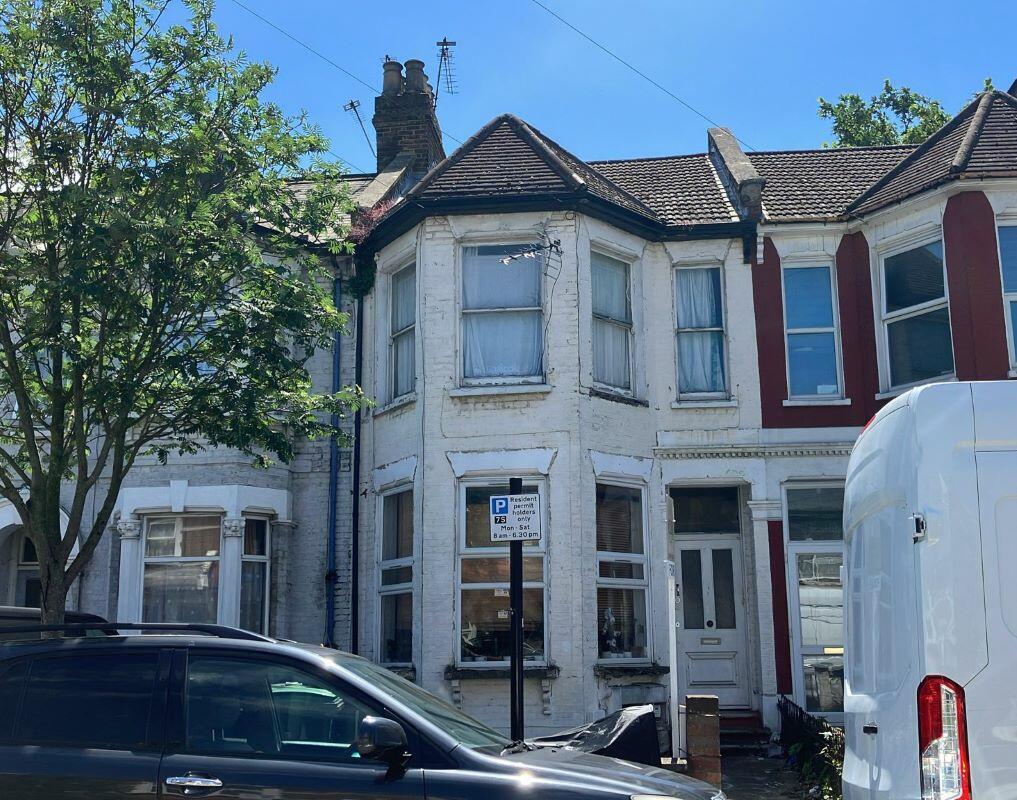 Main image of property: First Floor Flat, 4 Earlsmead Road, Edmonton, N15 4DA