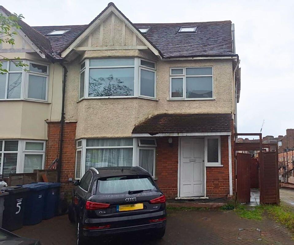 Main image of property: 5 Glebe Crescent, Hendon, London, NW4 1BT