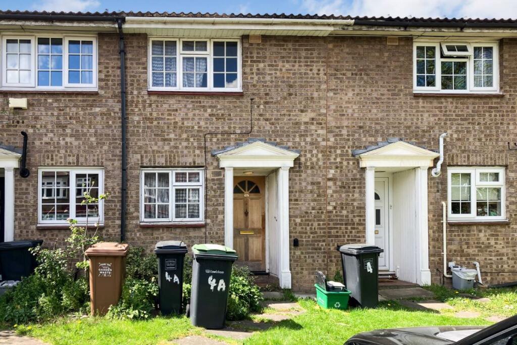 Main image of property: 4A The Woodlands, London, SE13 6TY