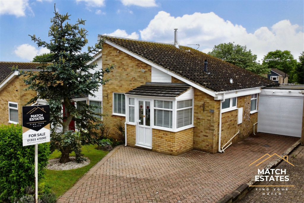 2 bedroom semidetached bungalow for sale in Grasmere Gardens