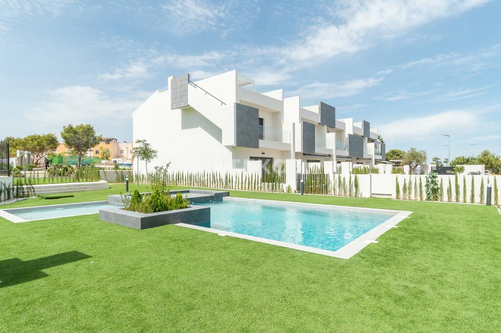 Main image of property: Valencia, Alicante, Torrevieja