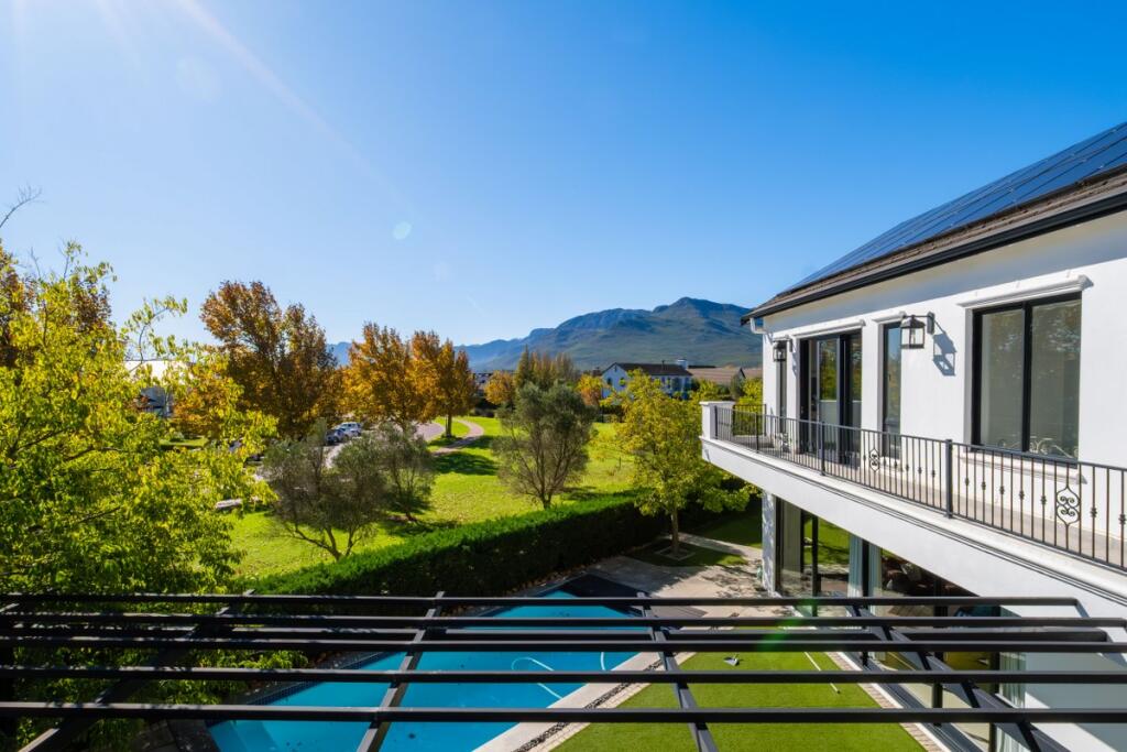 Main image of property: South Africa, Western Cape, Val de Vie Estate