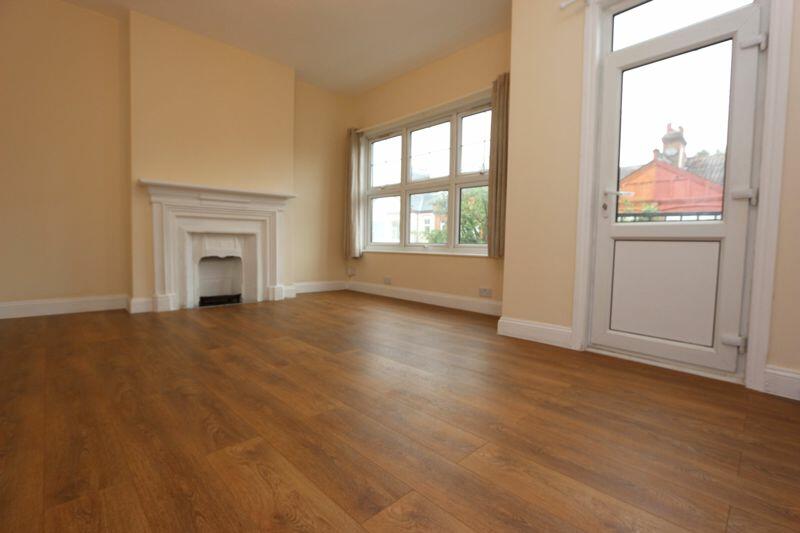 3 bedroom flat for rent in Salisbury Road, Haringey N4