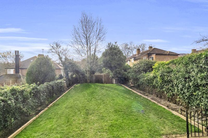 Main image of property: Muswell Hill, N10 & *** FREE SUPER FAST 1 Gb BROADBAND INTERNET***