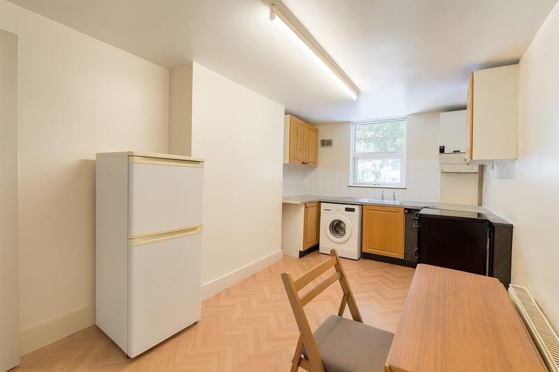 Main image of property: 2 bedroom flat - Wood Green N22 5NA