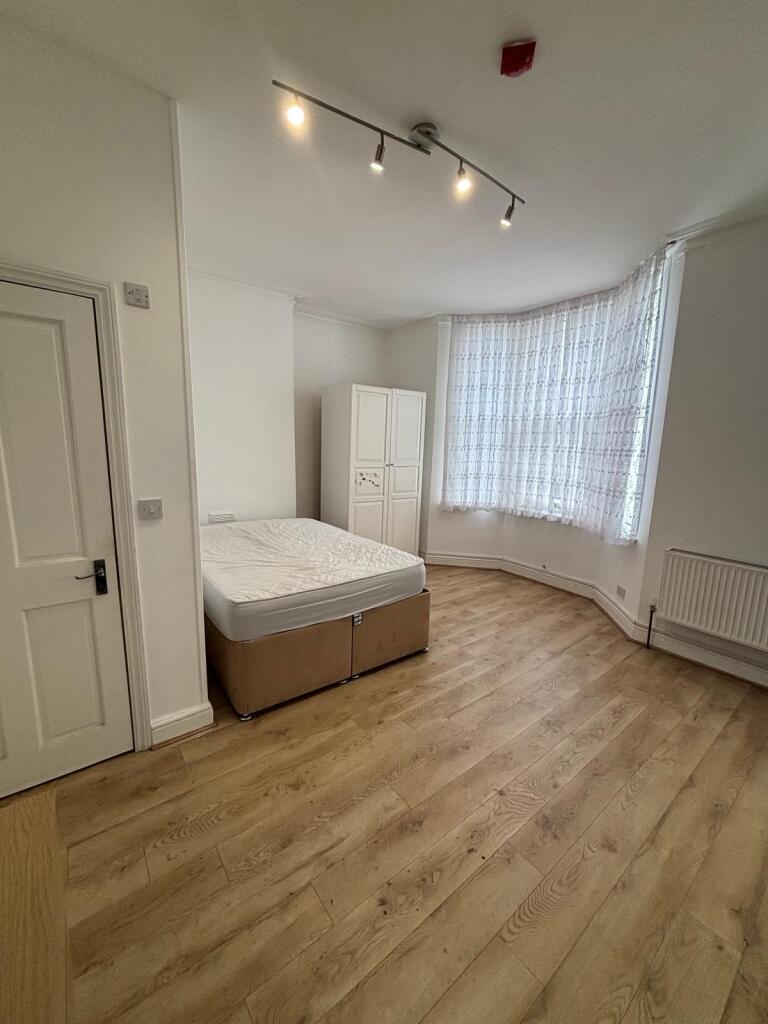 Main image of property: High Road, N22