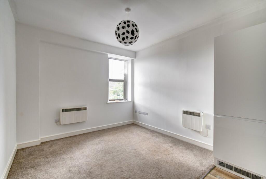 Additional property image - Warwick Road, Solihull, West Midlands, B92