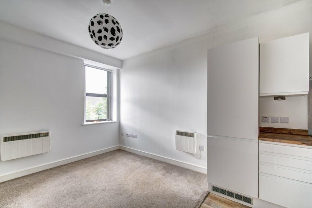 Additional property image - Warwick Road, Solihull, West Midlands, B92