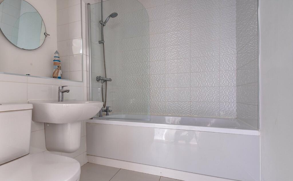 Additional property image - Warwick Road, Solihull, West Midlands, B92