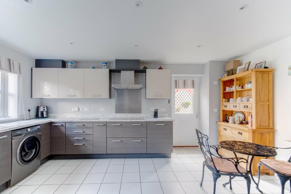 Additional property image - Damson Grove, Solihull, West Midlands, B92