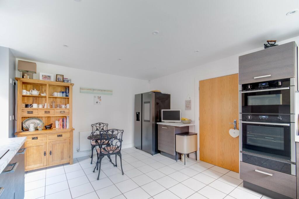 Additional property image - Damson Grove, Solihull, West Midlands, B92