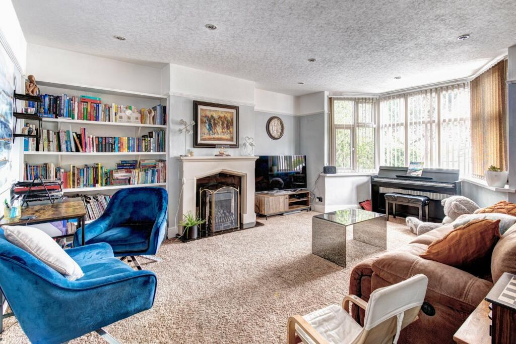 Additional property image - Warwick Road, Solihull, West Midlands, B91