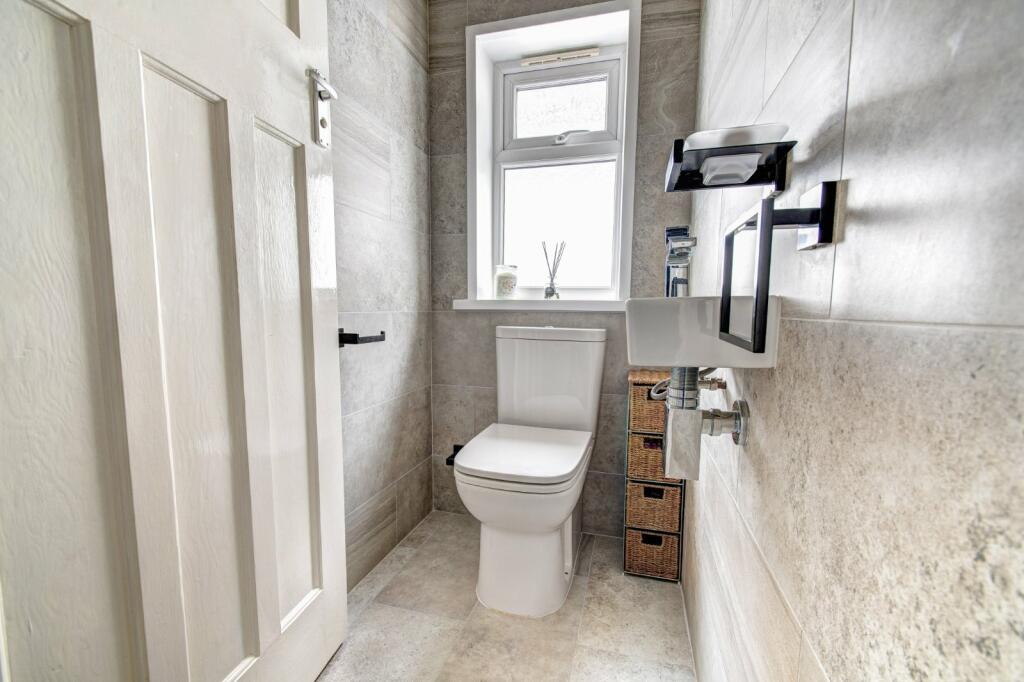 Additional property image - Warwick Road, Solihull, West Midlands, B91