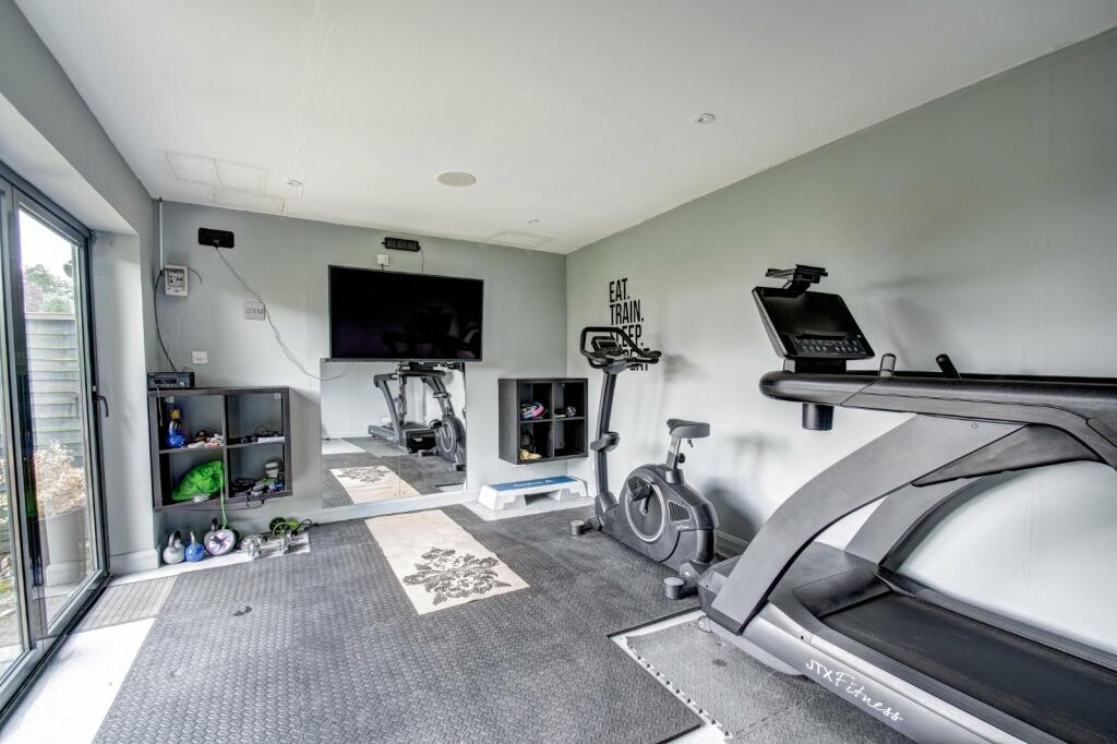 Additional property image - Warwick Road, Solihull, West Midlands, B91