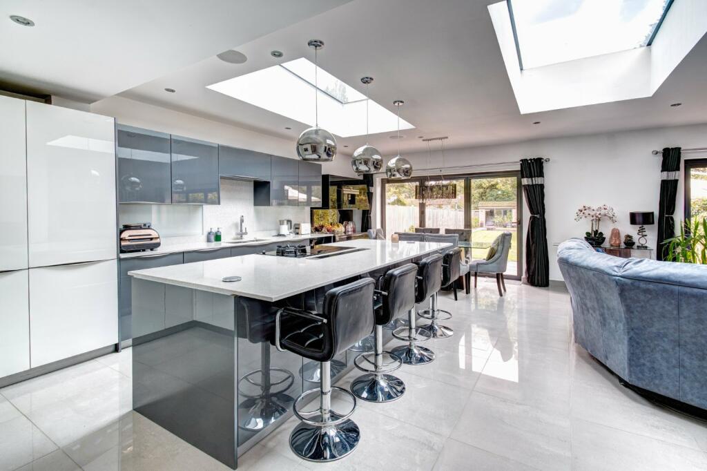 Additional property image - Warwick Road, Solihull, West Midlands, B91