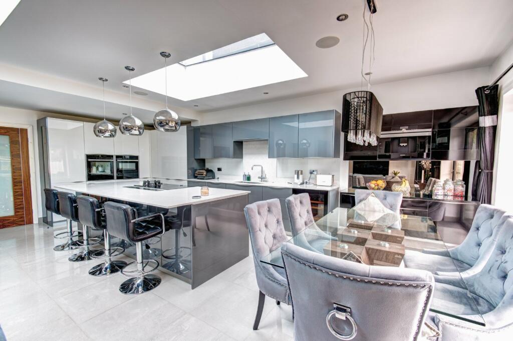 Additional property image - Warwick Road, Solihull, West Midlands, B91